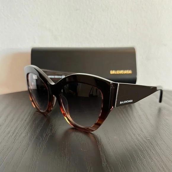 Balenciaga | Accessories | Balenciaga Womens Black And Brown  display picture 1